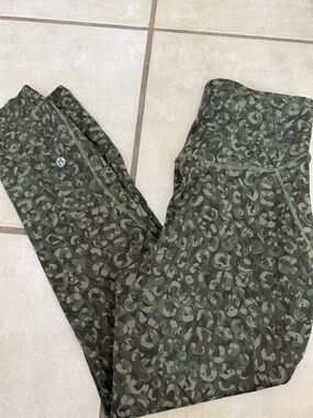 Lululemon Base Pace Tight 23” Leopard Camo